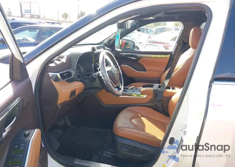 2022 Toyota Highlander Platinum z USA, uszkodzony, nr VIN 5TDFZRAHXNS095678